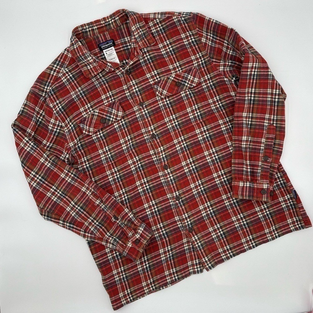 Patagonia Men's Large Organic Cotton Flannel Shirt Red Plaid Button Down